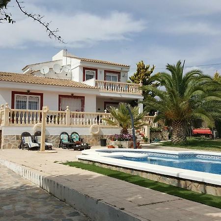 Casa De Los Amigos Бусот Екстериор снимка